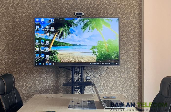 Webcam AVer CAM130 gắn trên laptop, TV dễ dàng