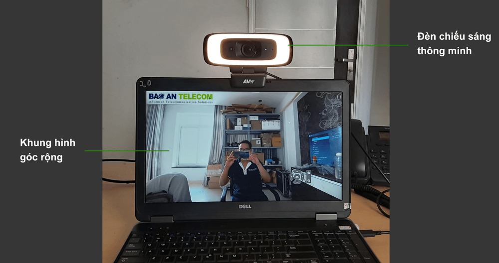 Webcam AVer CAM130 với đèn chiếu sáng thông minh