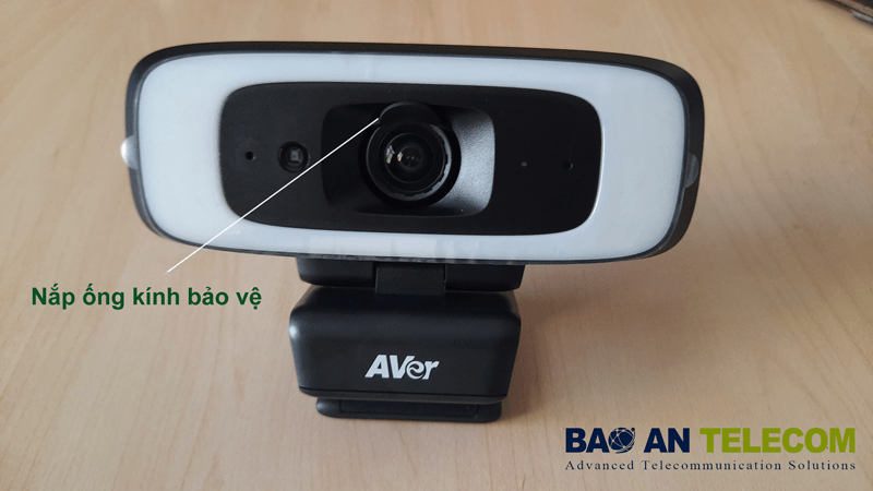 Webcam AVer CAM130 với nắp ống kính bảo vệ sự riêng tư